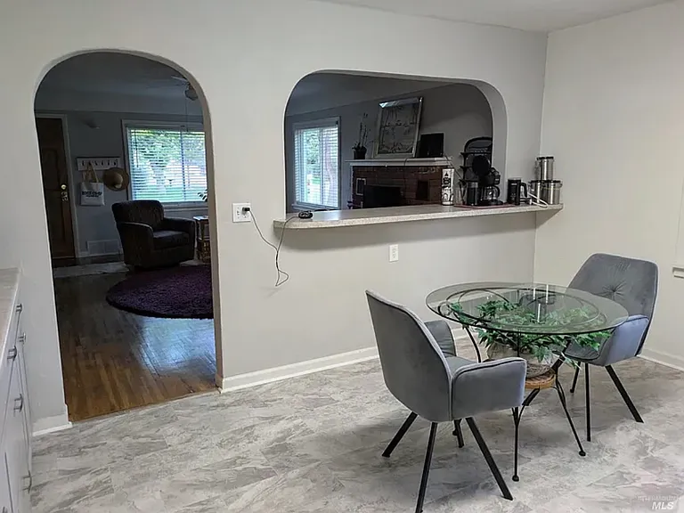 1629 S Michigan Ave — Photo 5