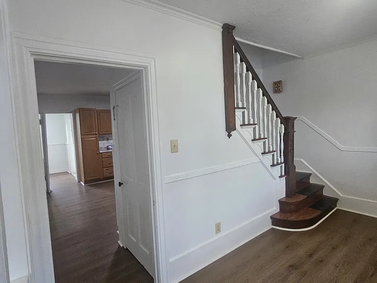 102 E York St — Photo 11