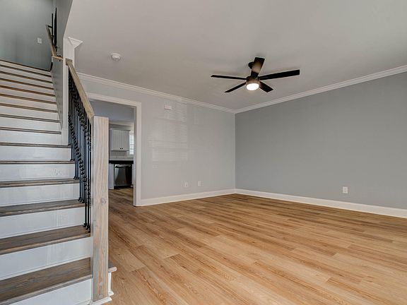 3rd image of 434 Paisley Ct