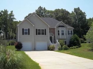 9045 Farmshaw Dr, Gainesville, GA