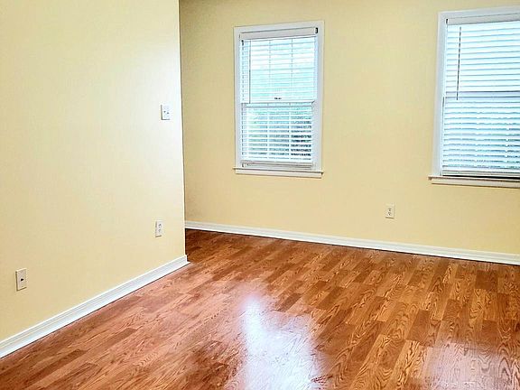 3rd image of 939 Cheshire Ct