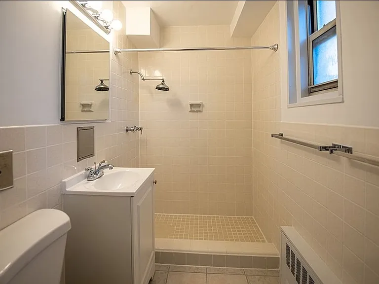 201 Saint Pauls Ave #4G — Photo 2