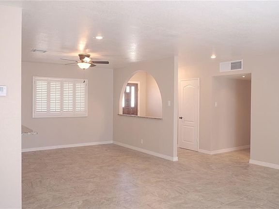 3rd image of 3808 Hillcrest Dr
