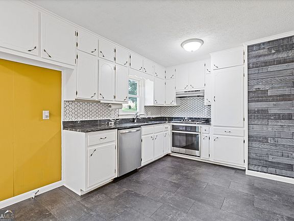 5th image of 2140 Rockdale Dr NW