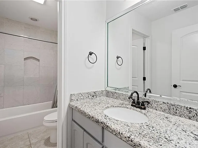 2307 N 26th Dr — Photo 12