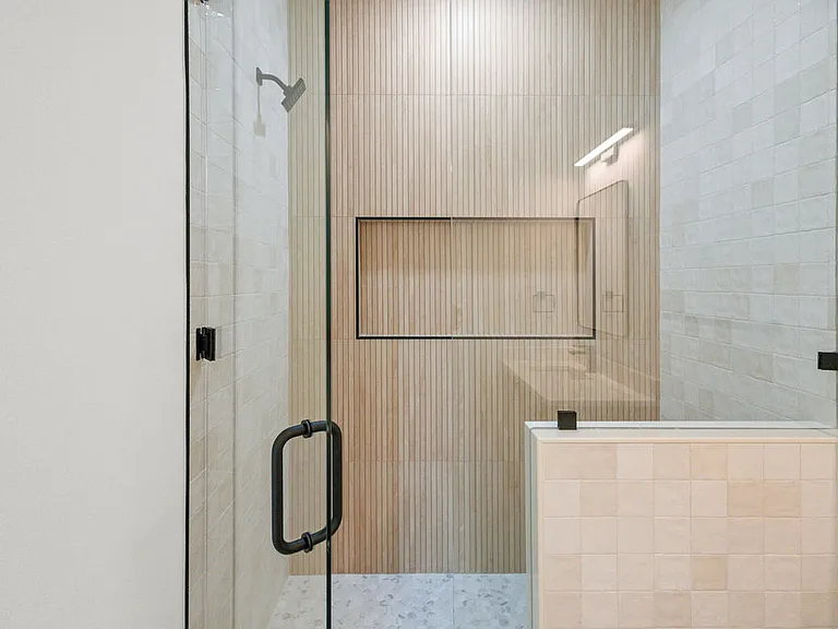 3202 W La Salle St — Photo 67