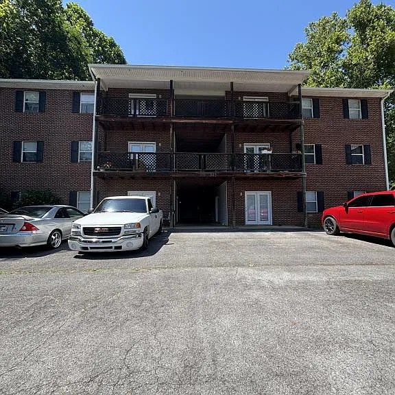 305 Farside Dr #1 — Photo 28