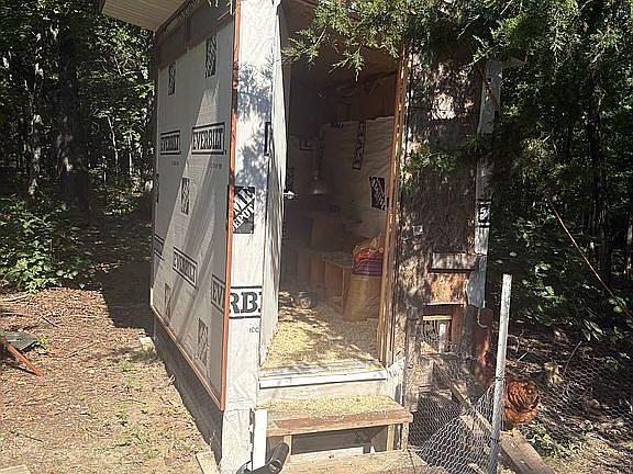 4th image of 289 Rocky Knoll Rd