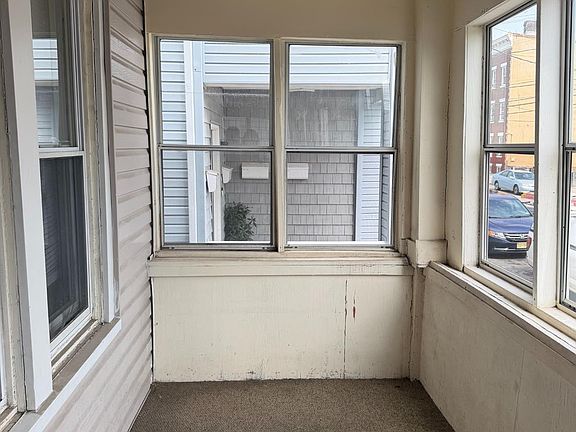 5th image of 361 Prospect St
