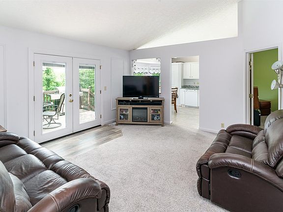 5th image of 725 Bear Ct