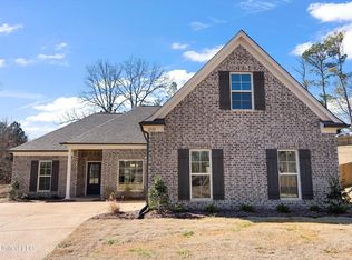 1735 Benton Dr, Hernando, MS 38632