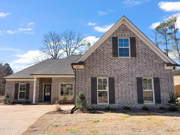 1735 Benton Dr, Nesbit, MS 38651