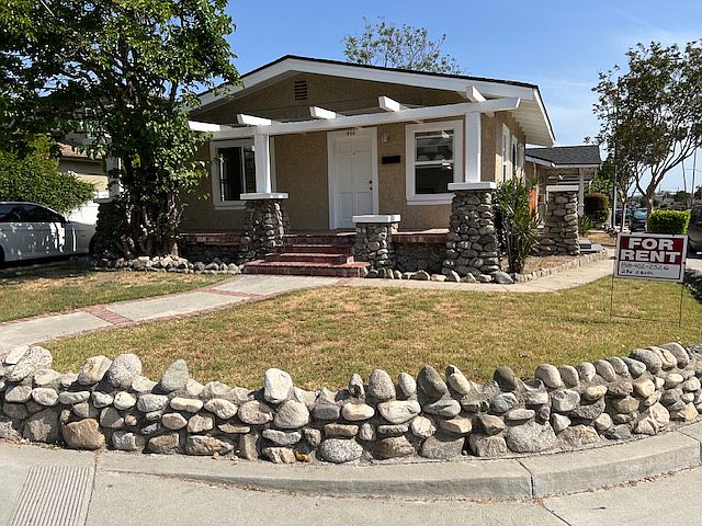 Front of house on Ivy Street.