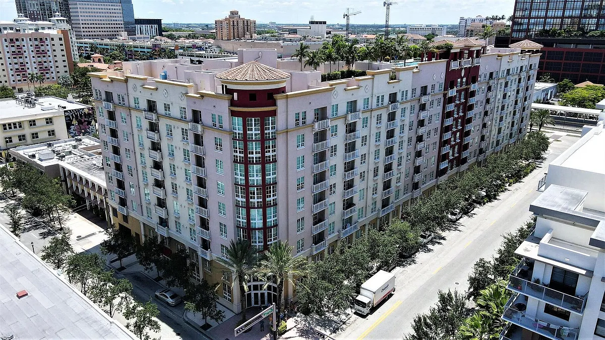Building Photo - 410 Evernia St #720