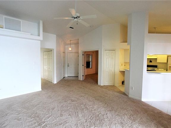 4th image of 12376 SW Kingsway Cir #303