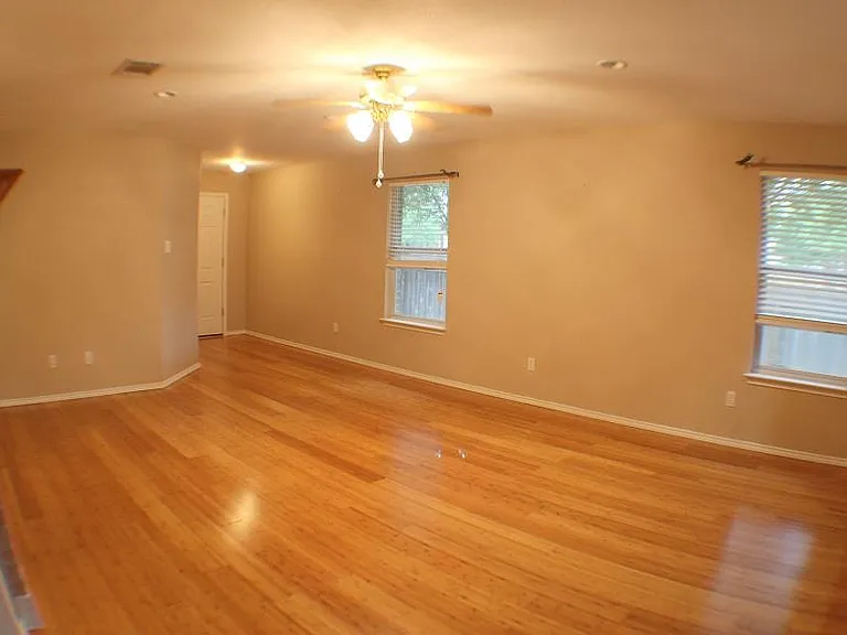 12321 Kilmartin Ln — Photo 6
