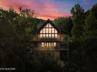 3808 Teaberry Ridge Ln, Sevierville, TN 37862