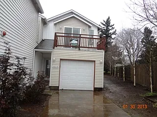 9619 SE Center Ct photo 1