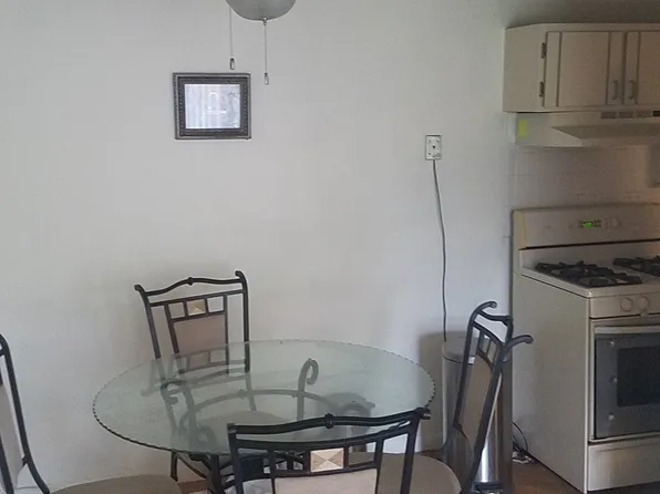 200 Willow Ln #2-212, Willow Springs, IL 60480