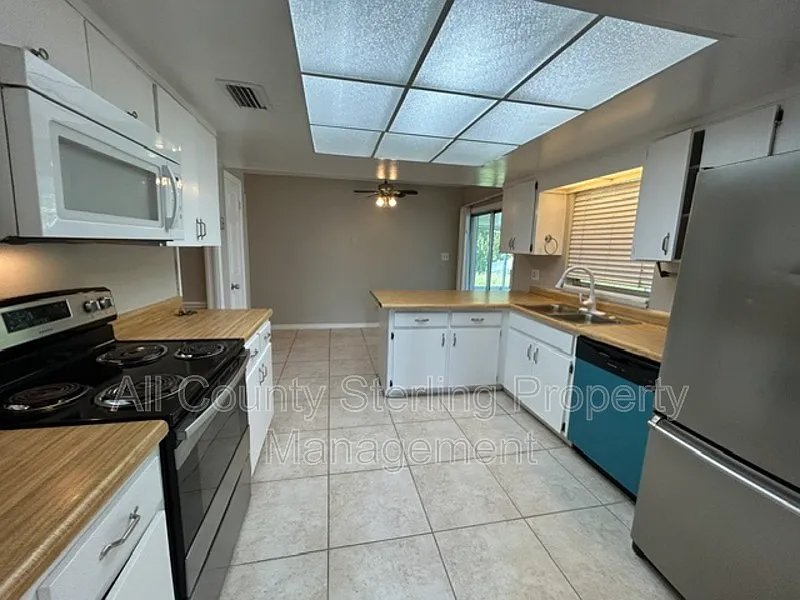 4 bed, 2.0 bath, 2057 sqft, $2,399 — Photo 3