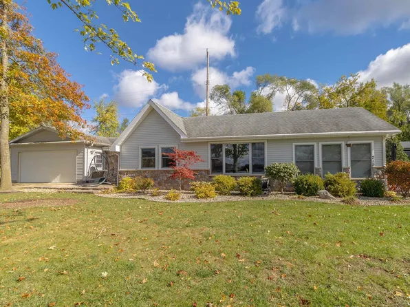 215 Little Stoney Lk, Brooklyn, MI 49230