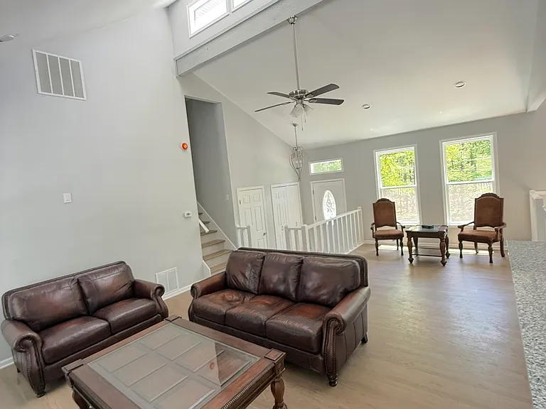 1039 Monticello Dr — Photo 6