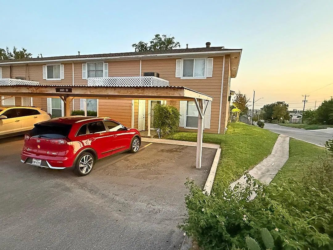 2 bed, 2.5 bath, 1120 sqft, $1,500 — Photo 1