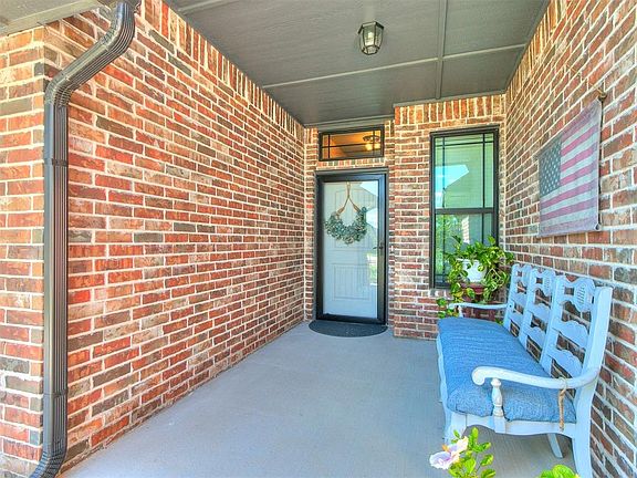 4th image of 16700 Isabella Ct