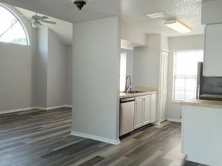 2931 Rio Grande Trl — Photo 2