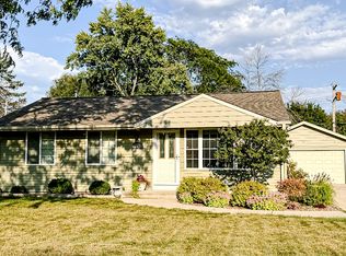 7130 N Navajo Ave, Glendale, WI 53217