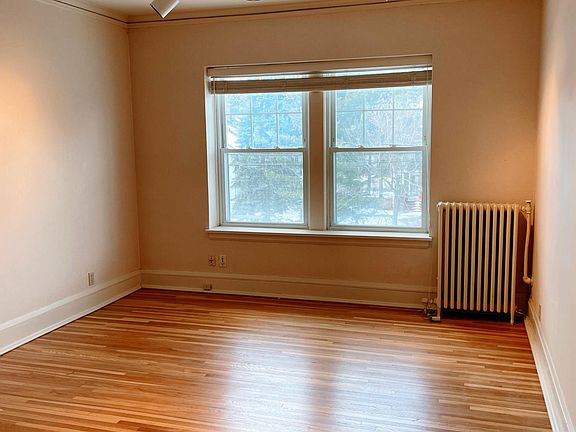 3rd image of 2716 Humboldt Ave S APT 204