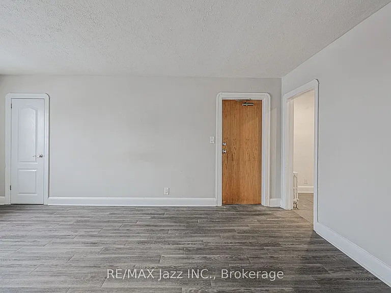 366 Mary St N #4 — Photo 5