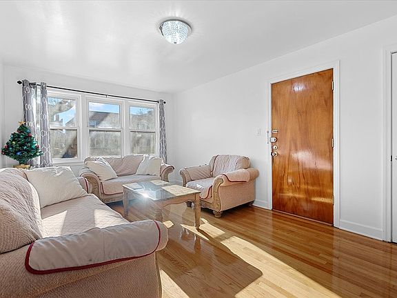4th image of 2846 W Summerdale Ave E #1E