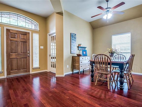 3rd image of 9317 Niles Ct