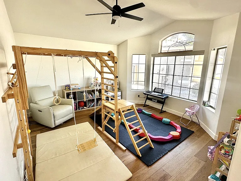 723 W Leah Ct — Photo 8
