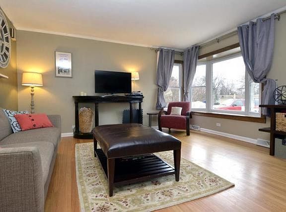 3rd image of 1437 W Saint James Pl