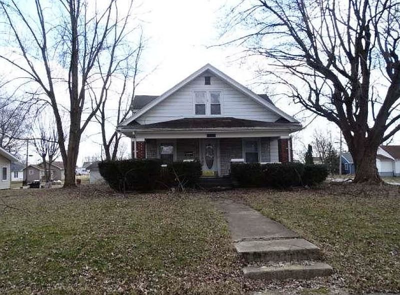 1st image of 1359 W McClurg St