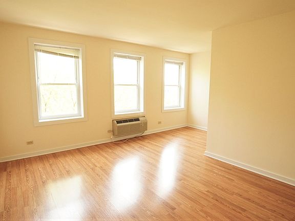 3rd image of 1850 N Humboldt Blvd #405