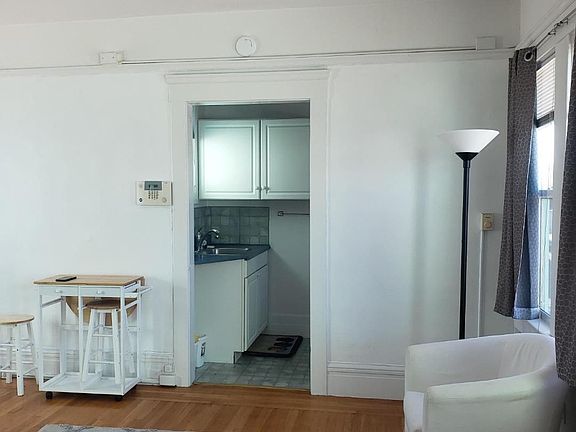 3rd image of 370 Arguello Blvd #A