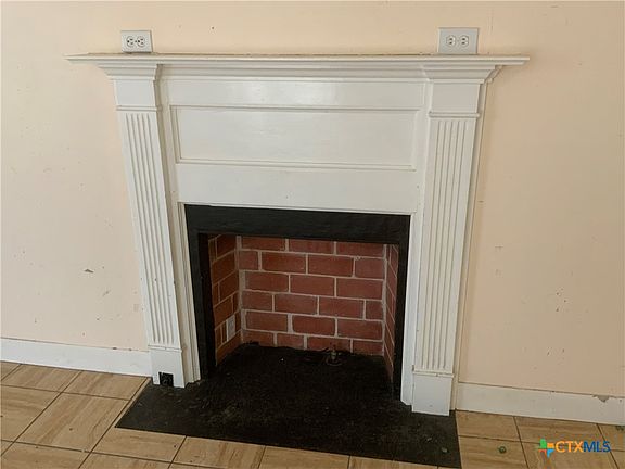 3rd image of 103 E Warren Ave