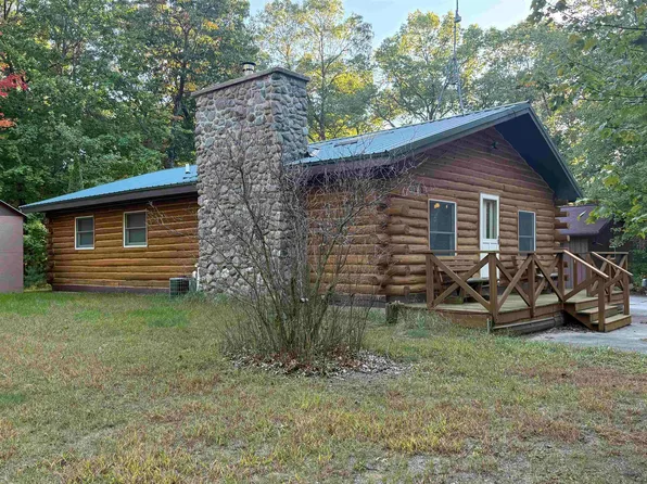N6772 Black Oak Cir, Shawano, WI 54166