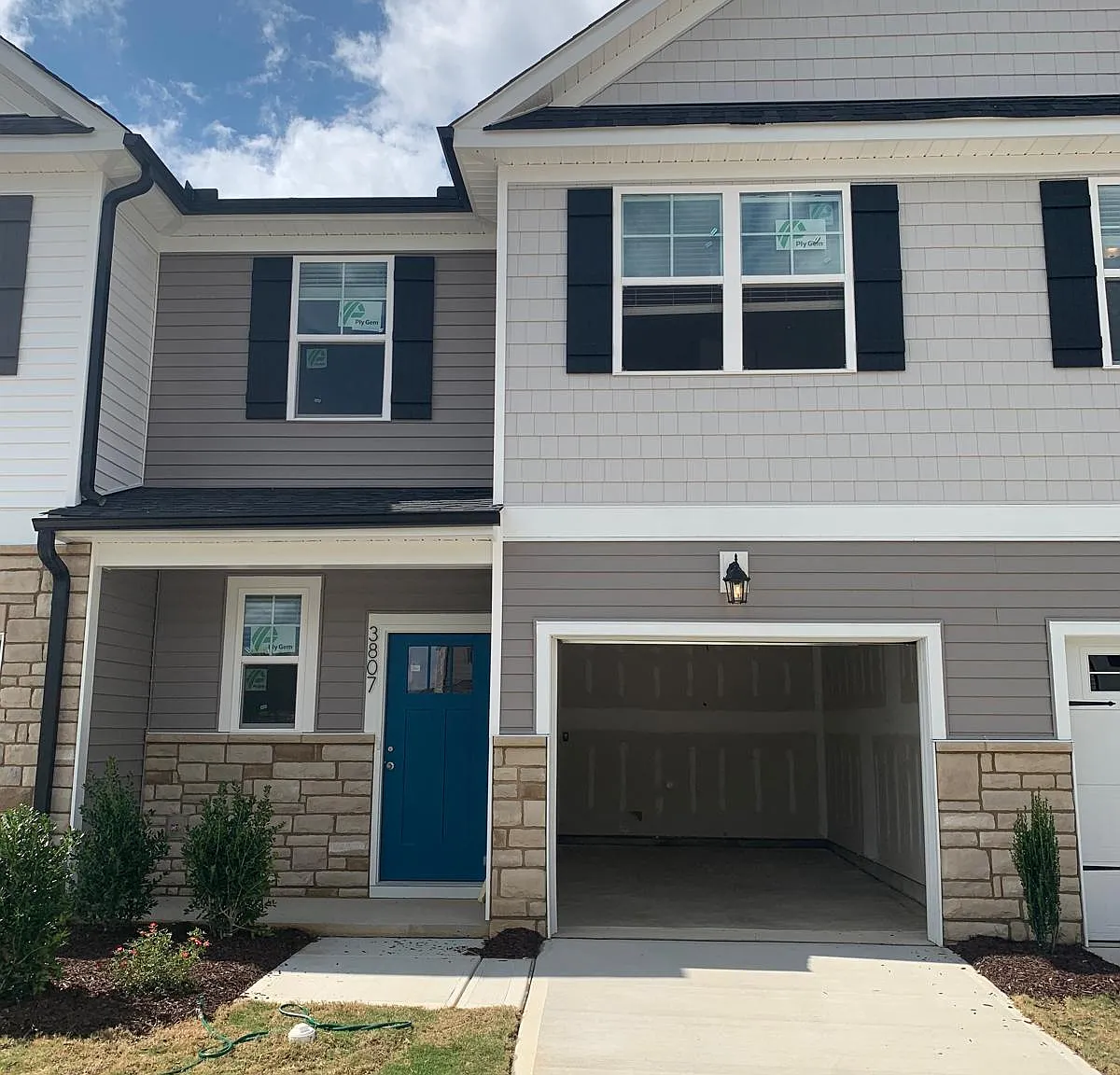 3 bed, 2.5 bath, 1713 sqft, $1,895 — Photo 1