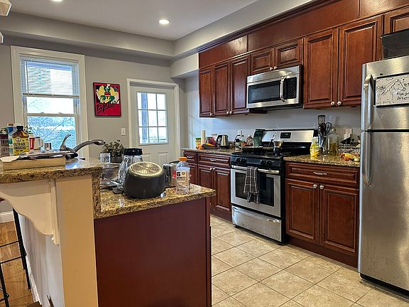 3rd image of 39 Calumet St APT 1