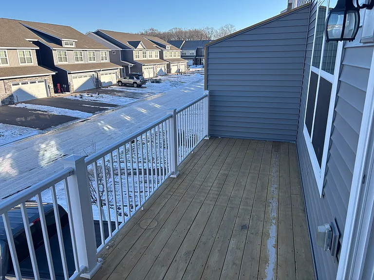 Great 20x6 deck overlooking park+playground!