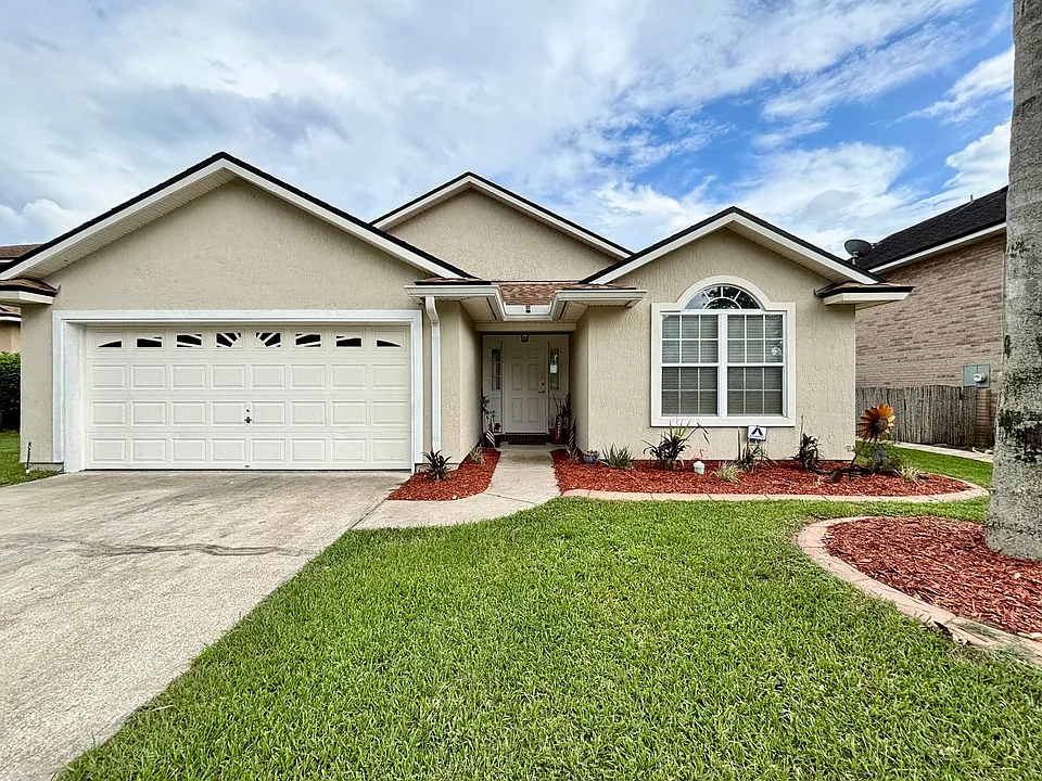 9302 Prosperity Lake Dr