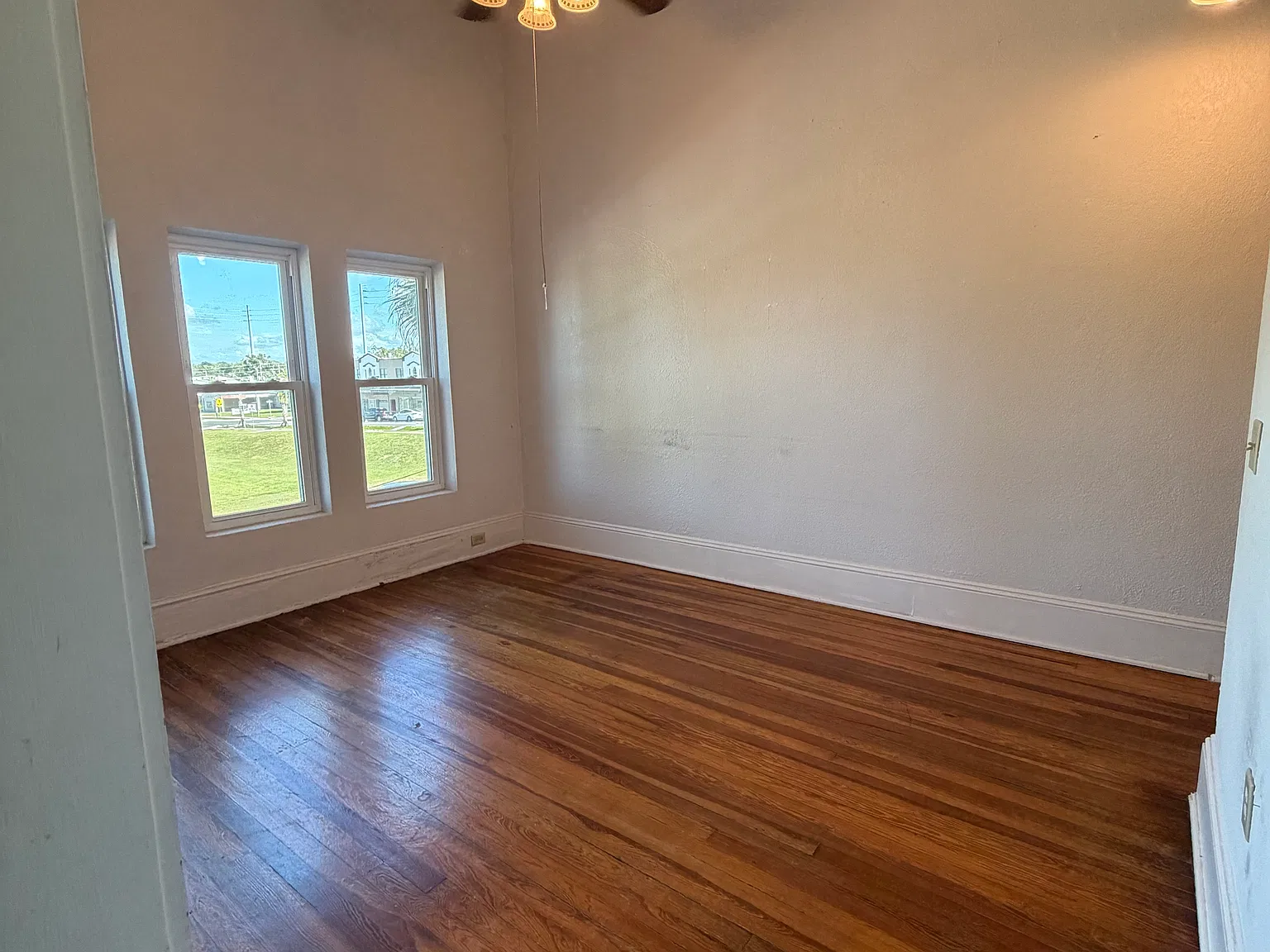 2 bed, 900 sqft, $1,500 — Photo 2