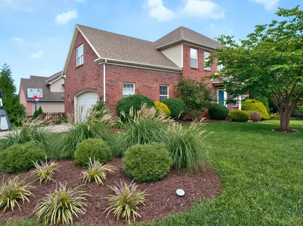 1029 Cedar Ridge Ln, Versailles, KY 40383
