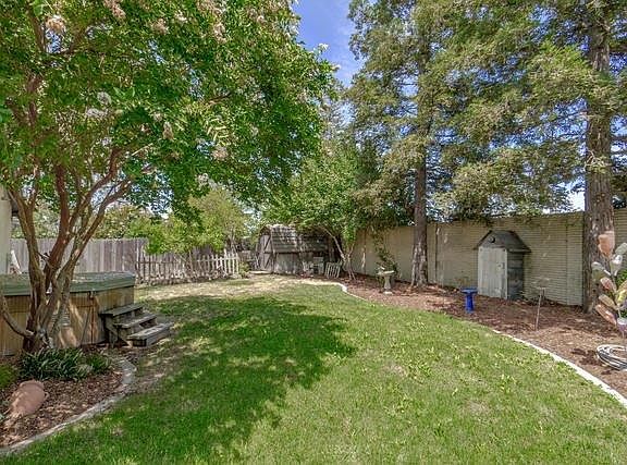 4th image of 605 Crystal Springs Dr