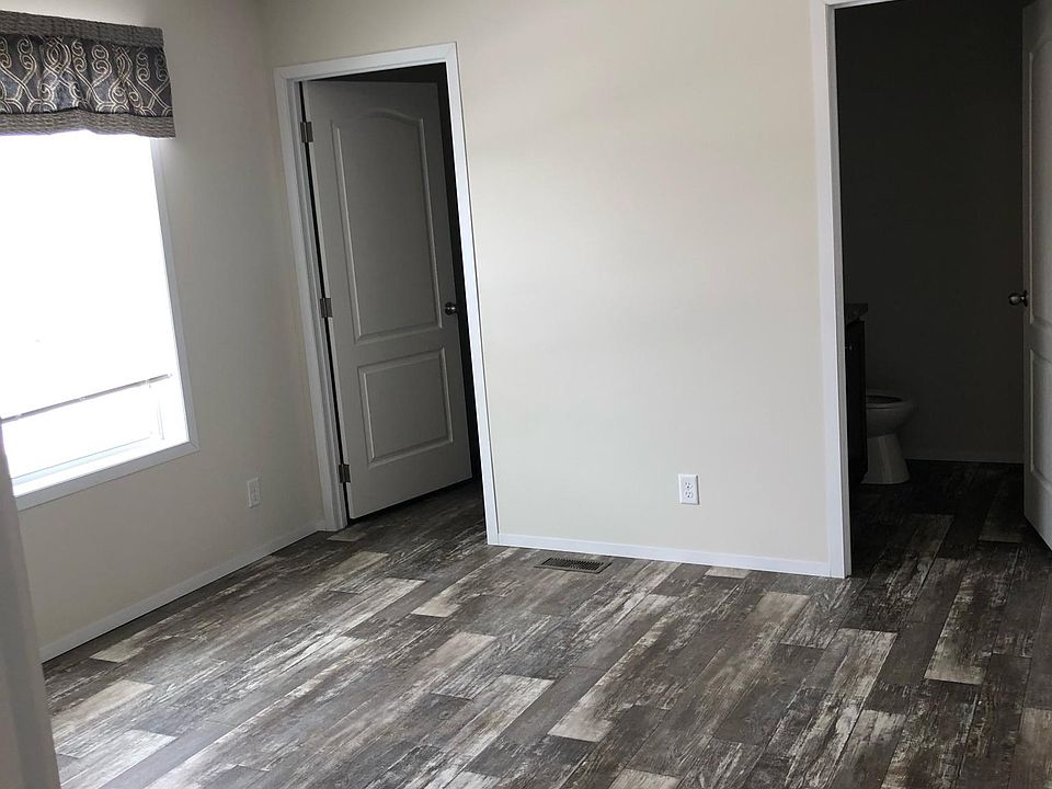 1st image of 32 Hummingbird Dr