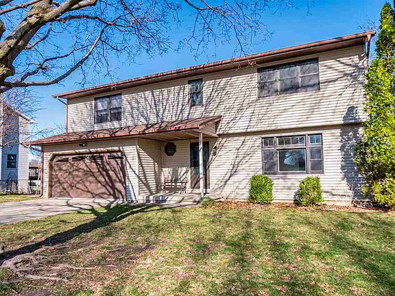 2nd image of 1901 Cambridge Dr
